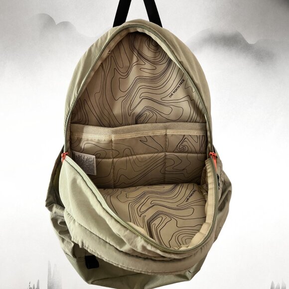 The North Face Mountain Daypack - Picture 3 of 7